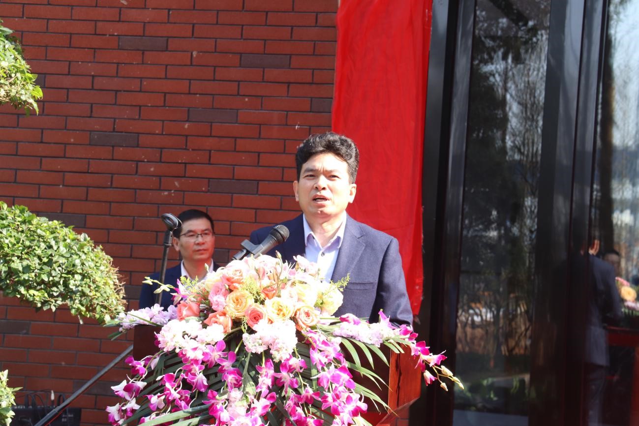 �������ʹ���-׷�󿵽�,����һ������