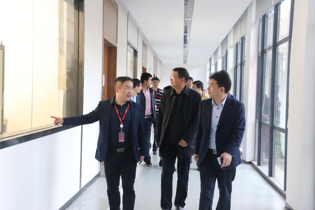 �������ʹ���-׷�󿵽�,����һ������