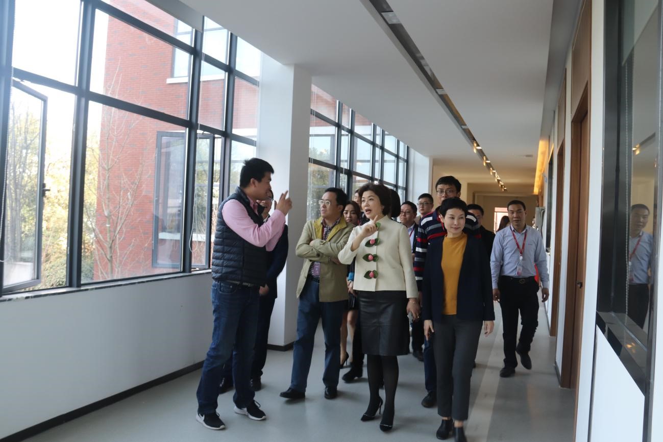 �������ʹ���-׷�󿵽�,����һ������