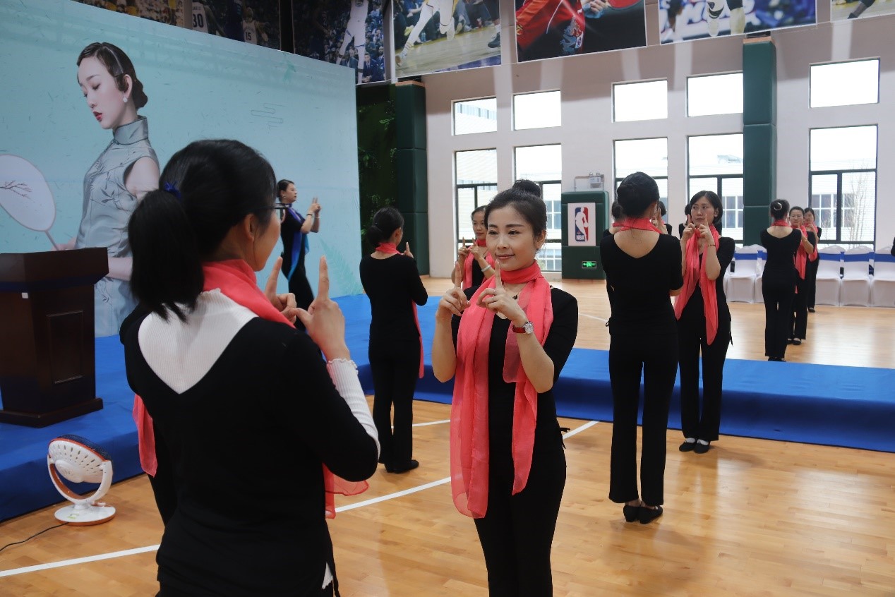 �������ʹ���-׷�󿵽�,����һ������