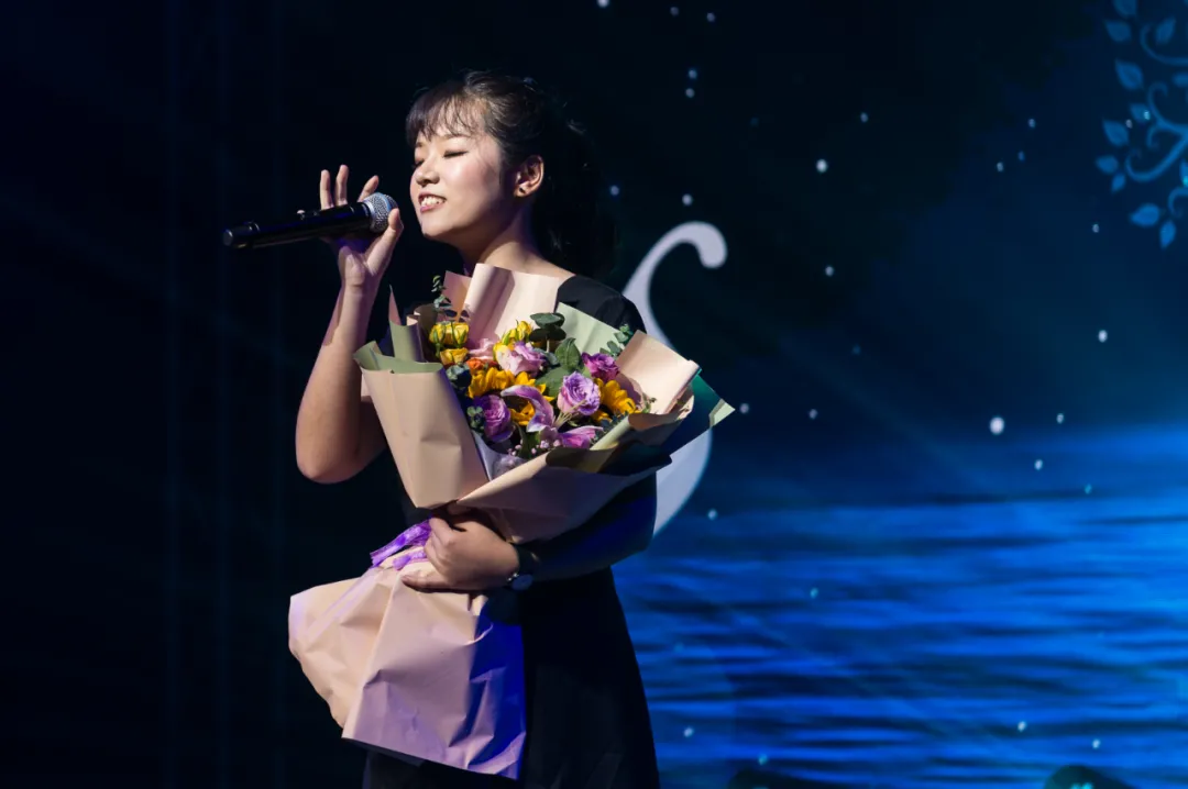 �������ʹ���-׷�󿵽�,����һ������