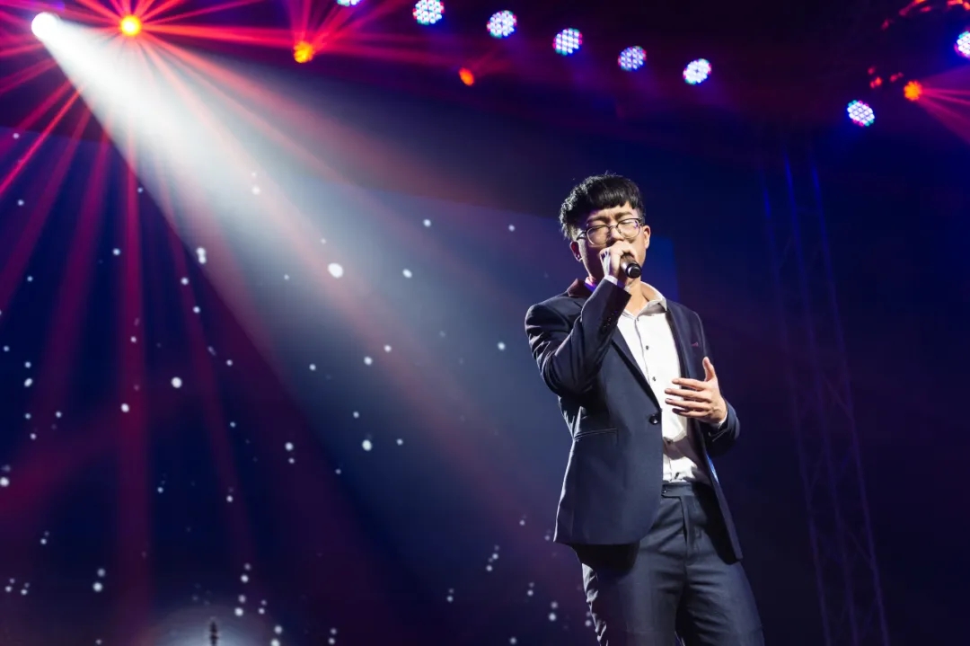 �������ʹ���-׷�󿵽�,����һ������