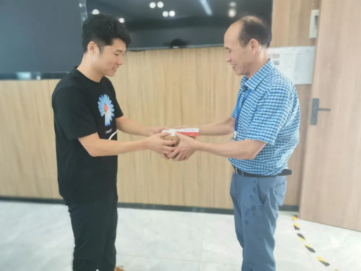 �������ʹ���-׷�󿵽�,����һ������