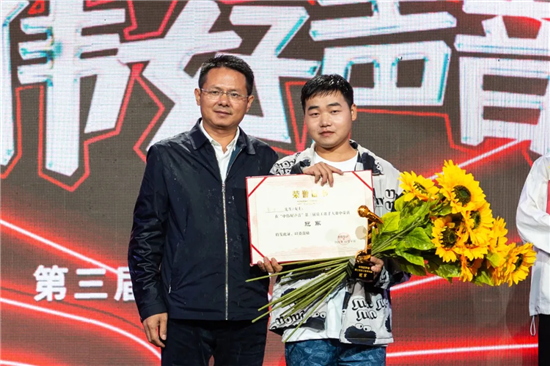 �������ʹ���-׷�󿵽�,����һ������