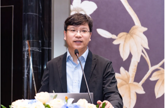 �������ʹ���-׷�󿵽�,����һ������