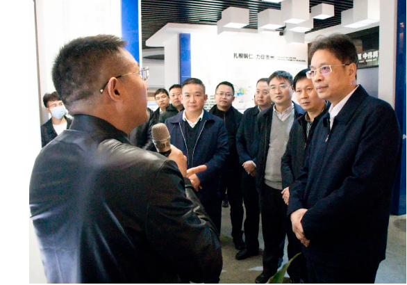 �������ʹ���-׷�󿵽�,����һ������