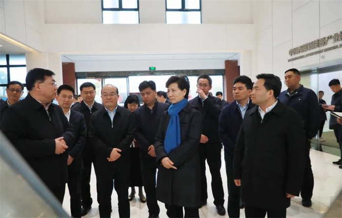 �������ʹ���-׷�󿵽�,����һ������