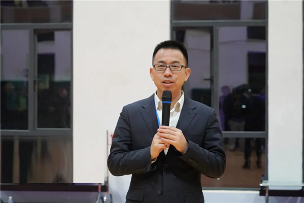 �������ʹ���-׷�󿵽�,����һ������