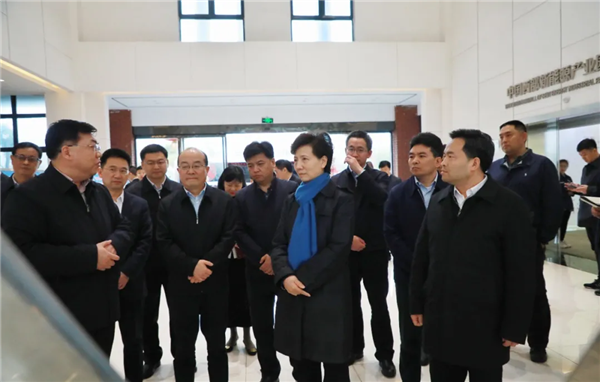 �������ʹ���-׷�󿵽�,����һ������