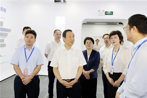 �������ʹ���-׷�󿵽�,����һ������