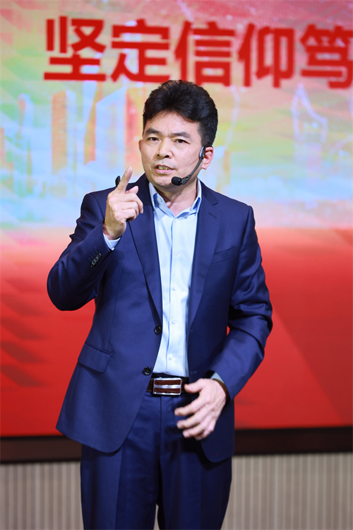 �������ʹ���-׷�󿵽�,����һ������