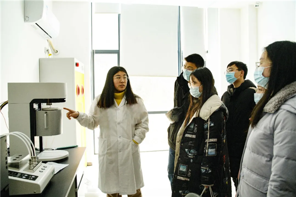 �������ʹ���-׷�󿵽�,����һ������