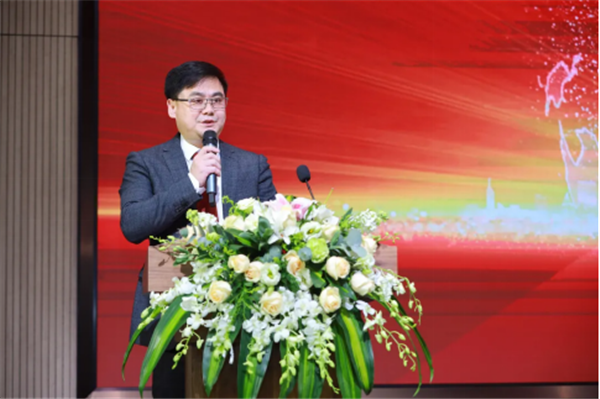 �������ʹ���-׷�󿵽�,����һ������