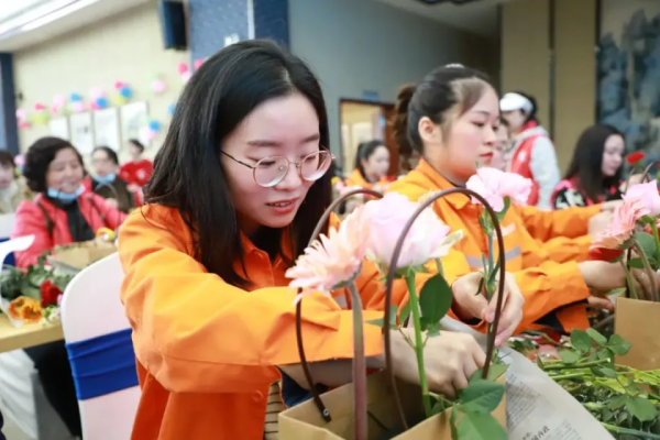 �������ʹ���-׷�󿵽�,����һ������