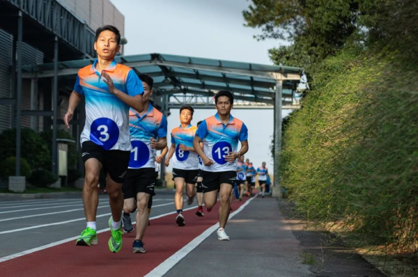 �������ʹ���-׷�󿵽�,����һ������