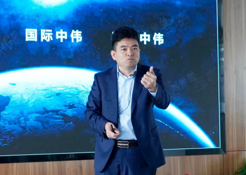 �������ʹ���-׷�󿵽�,����һ������