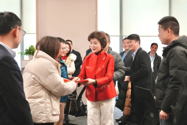 �������ʹ���-׷�󿵽�,����һ������