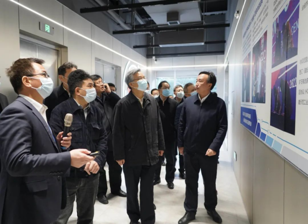 �������ʹ���-׷�󿵽�,����һ������