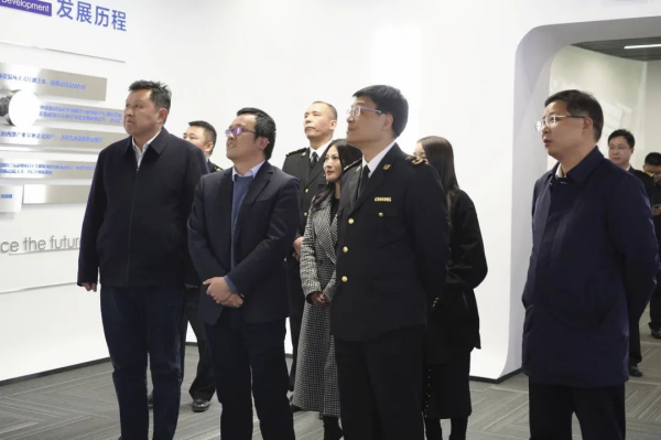 �������ʹ���-׷�󿵽�,����һ������