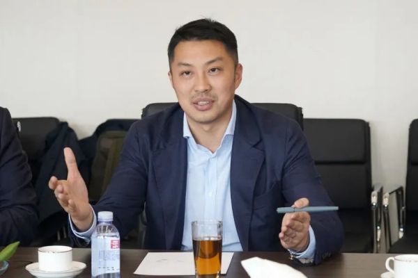 �������ʹ���-׷�󿵽�,����һ������