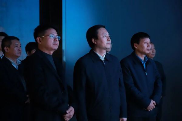 �������ʹ���-׷�󿵽�,����һ������