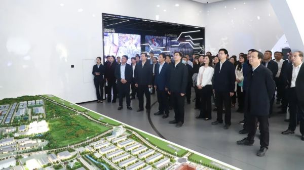 �������ʹ���-׷�󿵽�,����һ������