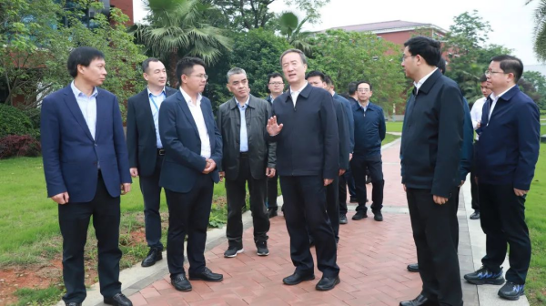 �������ʹ���-׷�󿵽�,����һ������