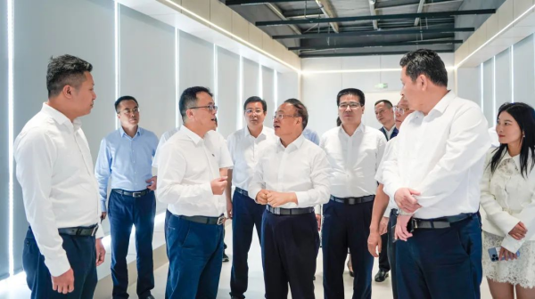 �������ʹ���-׷�󿵽�,����һ������