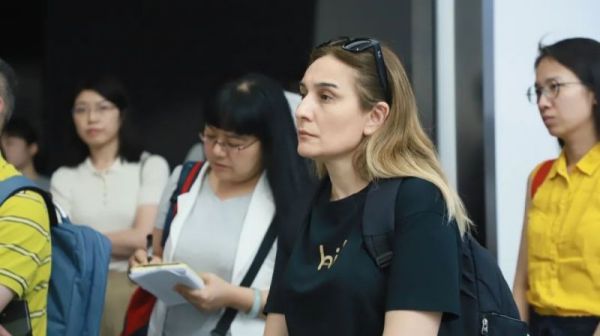 �������ʹ���-׷�󿵽�,����һ������