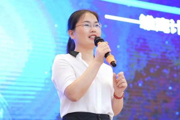 �������ʹ���-׷�󿵽�,����һ������