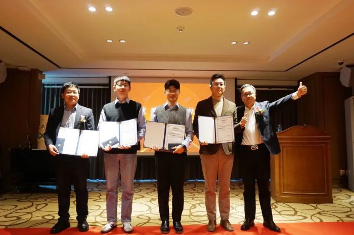 �������ʹ���-׷�󿵽�,����һ������