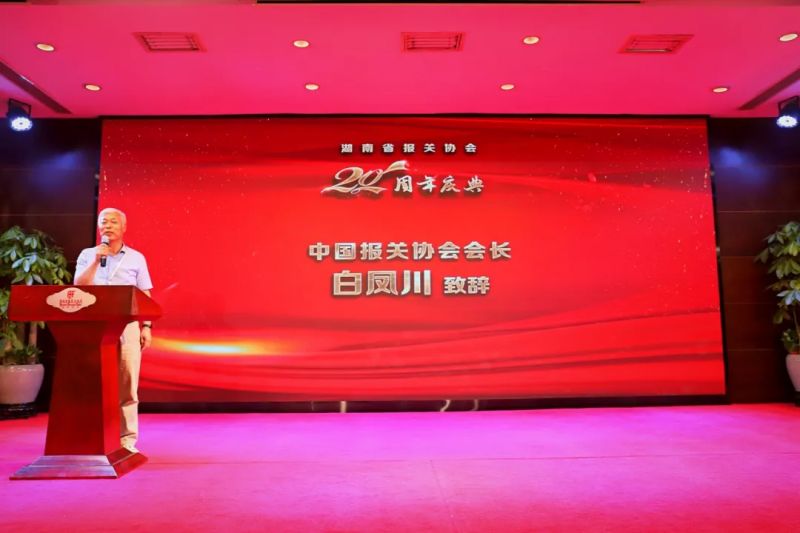 �������ʹ���-׷�󿵽�,����һ������