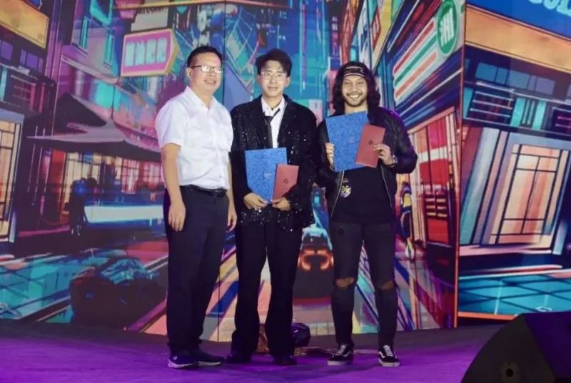 �������ʹ���-׷�󿵽�,����һ������