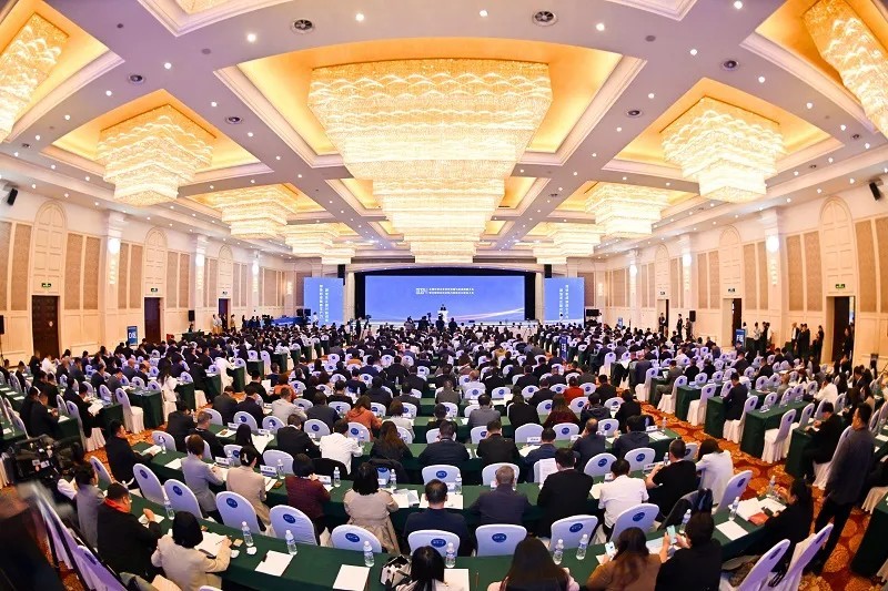 �������ʹ���-׷�󿵽�,����һ������