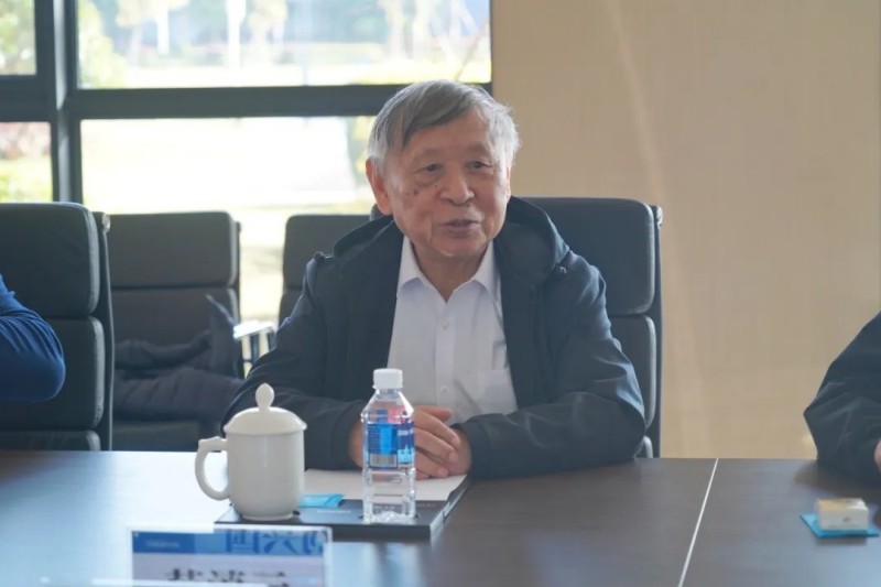 �������ʹ���-׷�󿵽�,����һ������