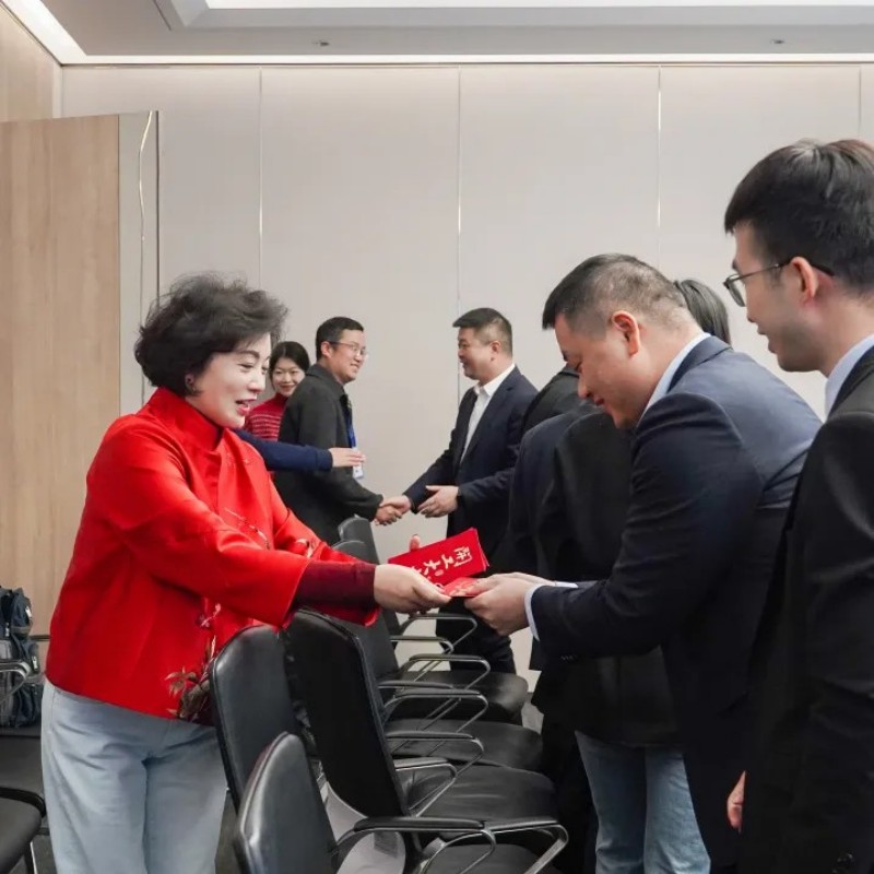 �������ʹ���-׷�󿵽�,����һ������