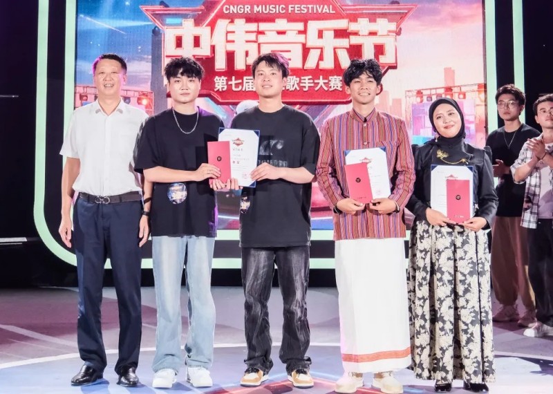 �������ʹ���-׷�󿵽�,����һ������